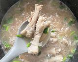 Gambar langkah 9 resipi Sup Kaki Ayam.