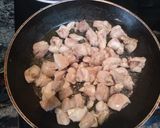 Foto del paso 2 de la receta: Muslos de pollo en salsa de nata con patatas panaderas