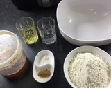 Foto del paso 1 de la receta: Tortas de aceite con miel