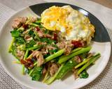 ผัดคะน้าทูน่าพริกแห้ง วิธีทำสูตร 3 รูป