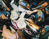 Foto del paso 3 de la receta: Bol de mejillones, con salsa de cítricos Aroha 🍊🍋