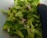 Foto langkah ke 3 dari resep Brokoli aroma bawang putih.
