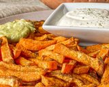 Foto del paso 2 de la receta Batatas "fritas" con salsa de yogur y mostaza