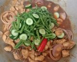 Gambar langkah 4 resipi Paprik ayam simple.