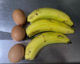 Foto del paso 1 de la receta: Tortilla de huevo y banano (Fácil)