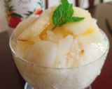 A picture of step 2 of Divine Peach Milk shaved ice.