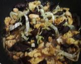 Foto langkah ke 4 dari resep Bihun Jamur Meriah.