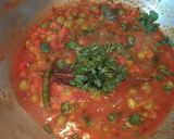 A picture of step 6 of Carrot Peas Curry.
