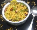 A picture of step 5 of Indori Poha.