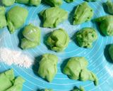 Foto langkah ke 5 dari resep Donut Pisang Pandan.