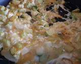 Foto del paso 2 de la receta: Brunch de ensalada de tomate y queso y revuelto de calabacín