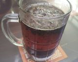 Foto langkah ke 2 dari resep Easy Pizzy Squizy Ice Tea.
