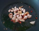Foto langkah ke 3 dari resep 47. Cah Sawi Bakso.