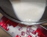 Foto langkah ke 4 dari resep Puding Kotak Stroberi.