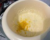Une image de l'étape 8 de Gâteau aux groseilles noires, citron et crème.