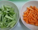 Foto langkah ke 1 dari resep Acar Kuning Mentimun Wortel.