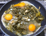 Foto del paso 3 de la receta: Acelgas de mi cosecha con ajos secos fritos y huevos