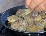 Foto del paso 3 de la receta Contramuslos de pollo al ajillo
