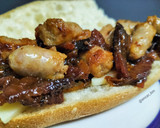 Foto del paso 4 de la receta: Bocadillo de longanizas con queso y mermelada de bacon y cebolla