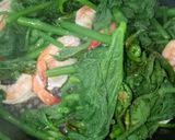 Hình bước làm 5 của món Đọt Bí Xào Tôm