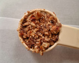 Foto del paso 3 de la receta: Bolitas energéticas de nuez y cacao