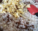 A picture of step 2 of Garlic egg rice.