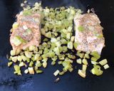 Une image de l'étape 7 de Pavés de saumon au poivron vert, citron confit et épices marocaines.