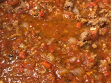 Ñoquis de batata rellenos con muzzarella y salsa bolognesa