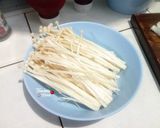 Foto langkah ke 1 dari resep Tumis Telur Enoki Saus Blackpaper.