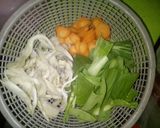 Foto langkah ke 1 dari resep Tumis Jamur Pokcoy.