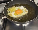 Foto del paso 3 de la receta: Como hacer el mejor huevo frito con puntilla del mundo mundial 🤤🍳