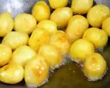 A picture of step 1 of Mughlai potatoes.
