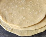A picture of step 2 of Cheese Schezwan Pizza Frankie.