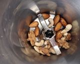 A picture of step 2 of Almond milk smoothie.