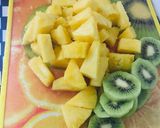 Foto del paso 2 de la receta: Ensalada de piña con kiwi y arándanos !