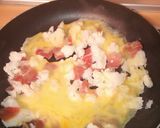 Foto del paso 2 de la receta Revuelto de bacalao con jamón serrano y tortas maíz rellenas