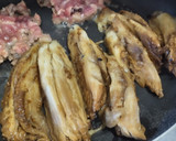 Foto del paso 8 de la receta: Sándwich🥐de berenjena🍆bbq, carne🧅, queso🧀y cebollas grillé🥯🥩🧀