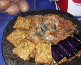 Foto langkah ke 5 dari resep Ikan Nila Goreng Bumbu Simpel Sambal Tomat.