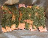 Foto del paso 2 de la receta Salmón con pesto y almendras