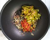 Foto langkah ke 3 dari resep Tongkol Suwir Cabe Ijo.