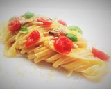 Foto del passaggio 4 della ricetta Linguine rigate con sarde all'arancia, datterini confit e bottarga