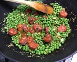 Une image de l'étape 8 de Antichis rouges aux petits pois, champignons et chorizo.