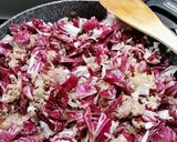 Foto del passaggio 4 della ricetta Risotto Radicchio, Salsiccia e crema di Zola