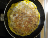 Foto del paso 2 de la receta: Tortilla de setas con jamón con base de tomates al horno