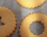 Ünnepi fahéjas szilvalekváros Linzer recept fázis 3 fotója