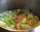 Foto del paso 1 de la receta: Crema de troncos de brécol con espinaca cruda
