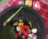 Foto langkah ke 1 dari resep Cumi Pedas Kunyit Segar.
