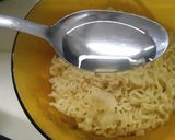 Foto langkah ke 1 dari resep Mie cakalang madu.