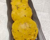 A picture of step 6 of Methi masala Puri.