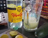 Foto del paso 1 de la receta: Agua mineral con pepino y limón 🍸🍋